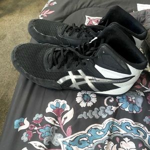 Men’s size 12 wrestling shoes barely used.